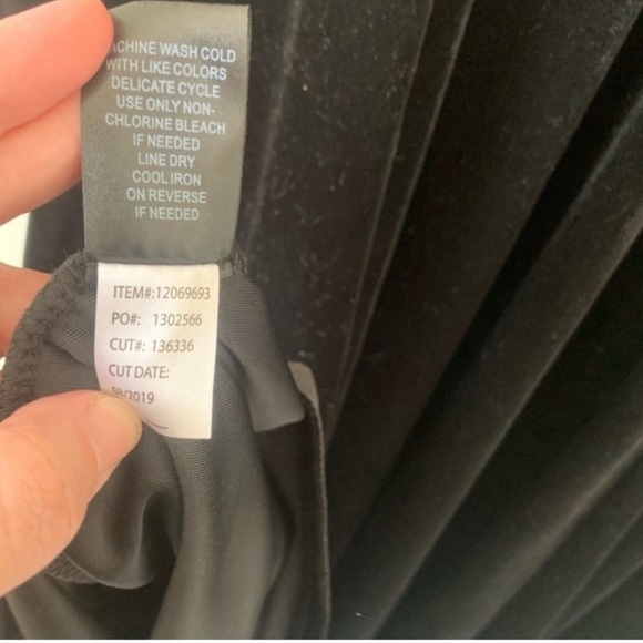 NWT BLACK VELVET FLUTED DRESS - Torrid-Size 1 - Picture 5 of 6